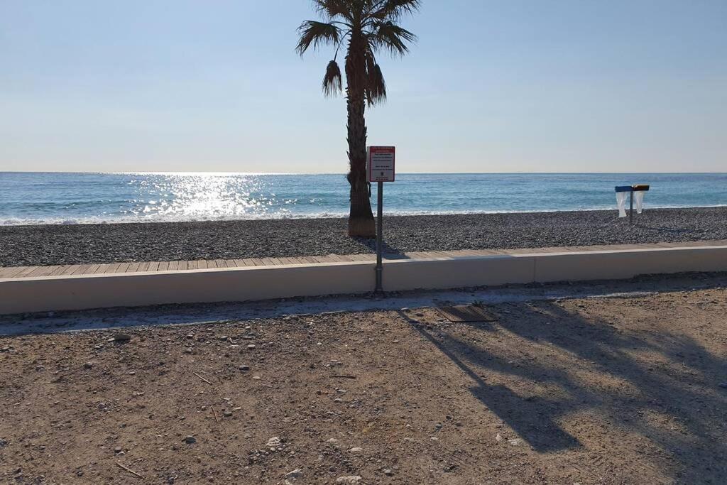 Cosy studio résidence de standing proche plage Villeneuve-Loubet Extérieur photo