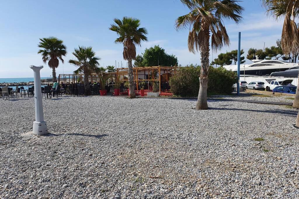 Cosy studio résidence de standing proche plage Villeneuve-Loubet Extérieur photo
